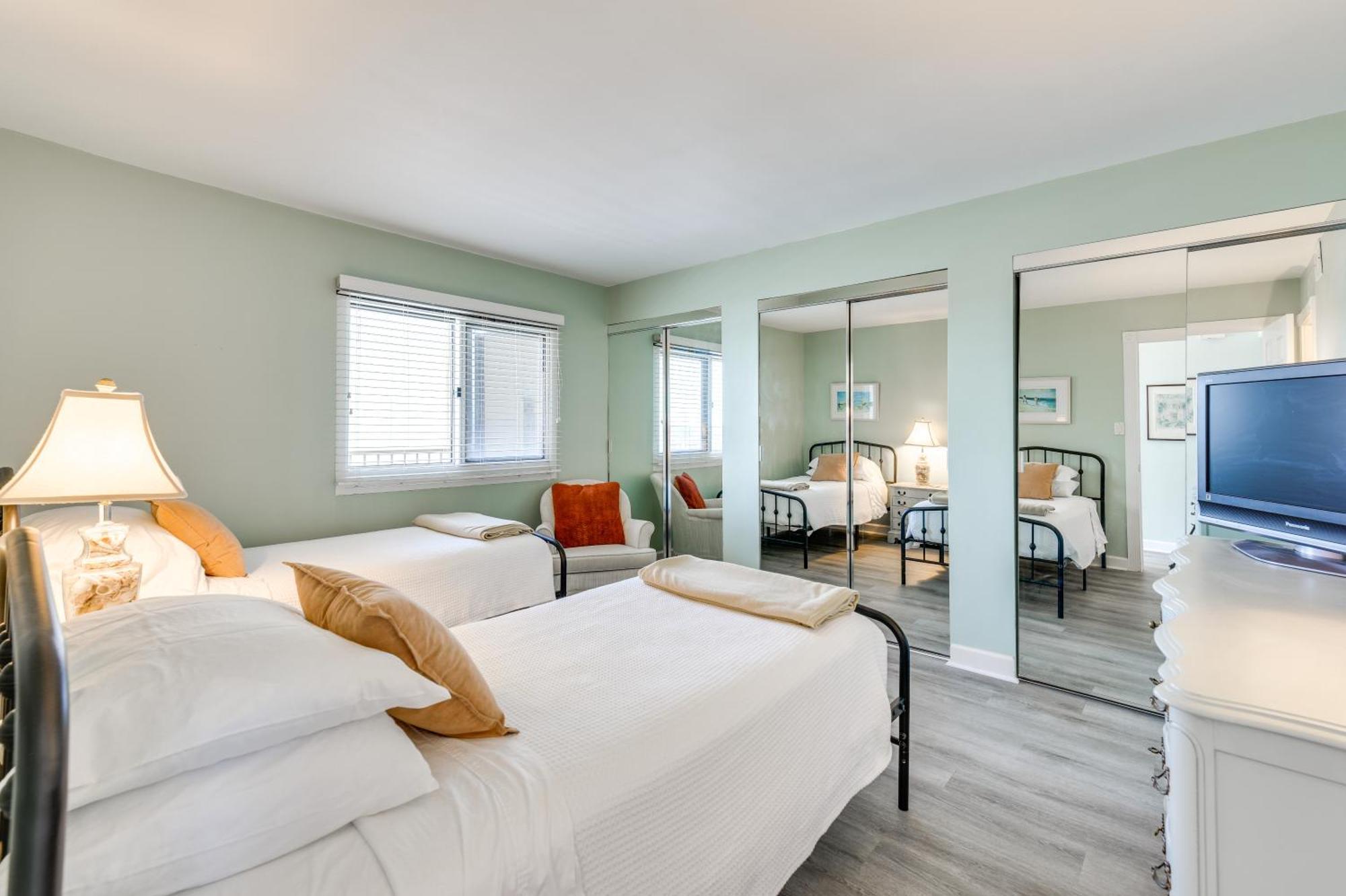 Apartment Emerald Dreams Lakefront Pcb Vacation Rental!